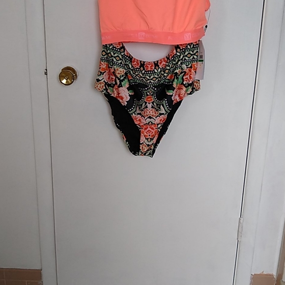 BECCA Other - Swim suit bottom